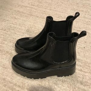 Black platform rain-boots